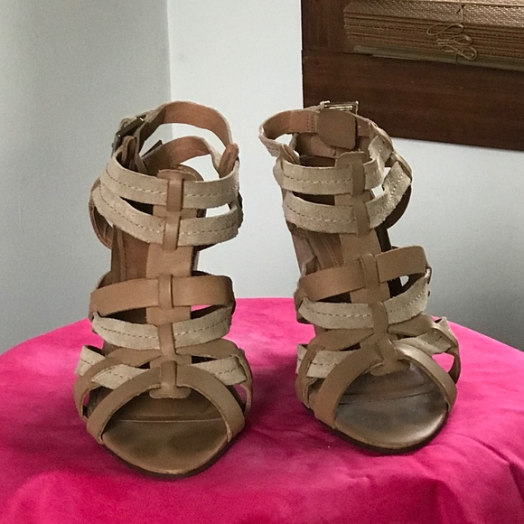 Tan sandals - Picture 1 of 7
